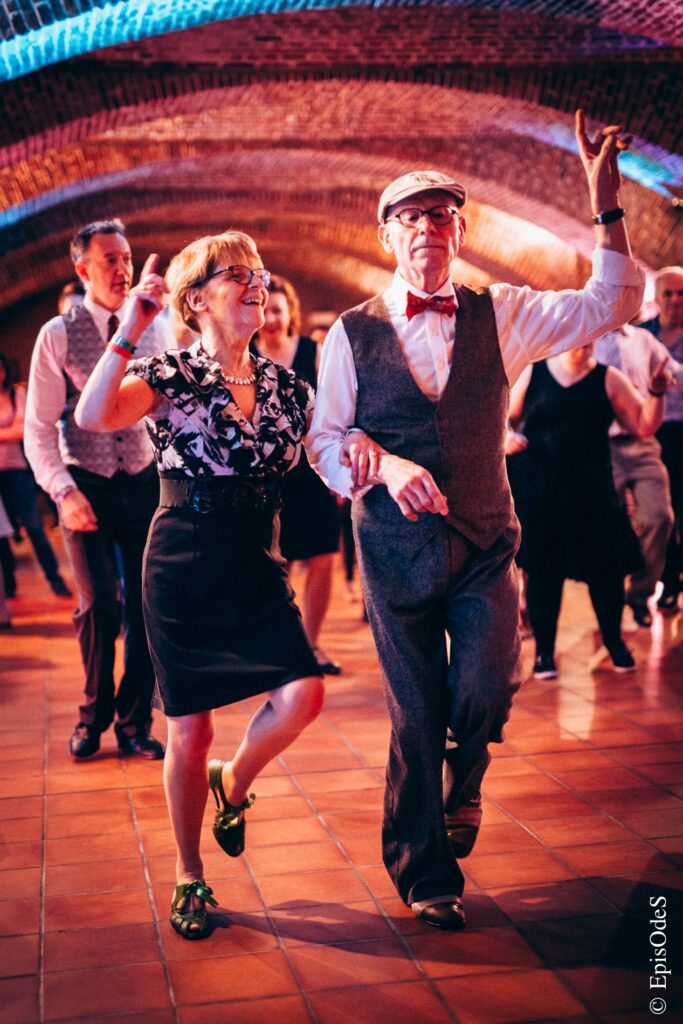 Танцующие старики | Вдохновить на роман